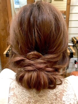 リリー(Lily) 【Lily】飾りがなくてもOK!ヘアアレンジ＊シニヨンスタイル