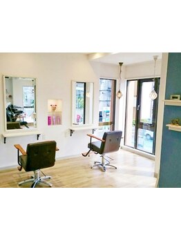 オーナースタイリスト2人のみ在籍◆落ち着いた店内で白髪を染めて楽しむ―オシャレな大人の為の美容室。