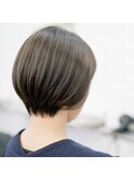 暗髪。ショートボブ