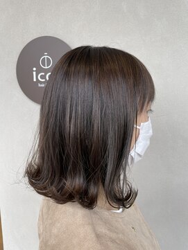 イコイ(icoi) 肩ラインボブ×外ハネ×ネイビーカラー