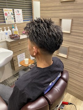 銀座マツナガ 神田店 メンズ無造作フェード束感メッシュアップバング短髪ストリート