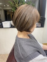 ハーツ(Heart's)&nbsp;白髪ぼかしハイライト大人ショート