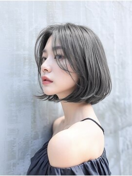 キャロル(CAROL) 顔まわりレイヤーのボブ