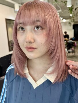 イリ 梅田(ili) ハイライトカラーミルクティーベージュレイヤーカット