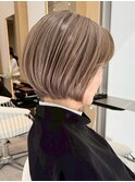 青山白髪ぼかしハイライトウルフショートボブグレージュ40代50代