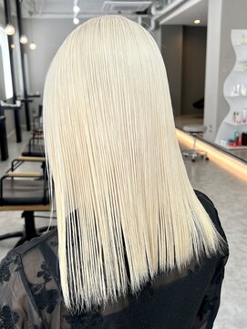 アドネ プライム(adne prime) ホワイトブロンド/ハイトーン/ブロンドカラー/ホワイトカラー