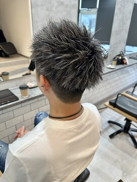 カサネ(kasane) メンズスパイキーショートブリーチハイライトホワイトメッシュ