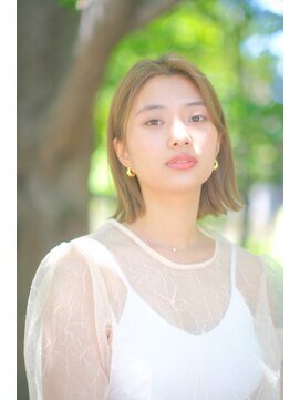 切りっぱなしボブ/ベージュカラー/ブリーチカラー