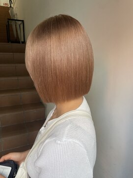 サンク 原宿 表参道(cinq) ヘーゼルベージュミディアムボブ顔まわりレイヤーワイドバング