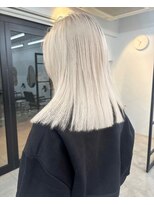 シーカ ニカイ(siika NIKAI) ホワイトカラー