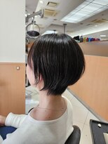 ネクサス NEXUS 大人ショート頭の形がきれいに見える上品な印象