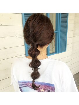 ヒマワリ(HIMAWARI) 玉ねぎヘア ロングヘアアレンジ ひとつ結び 簡単ヘアアレンジ