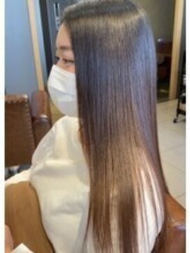 ロアナ 六本木(LOANA ROPPONGI) レッドブラウン　ストレート　艶髪　サラサラ　【比嘉翼】