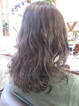 コアフィールフィス(COIFFURE fils) ゆるふわウェーブ アッシュベージュ