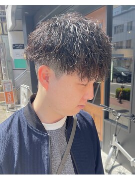 フリーク バーバーショップ 都島店(FREAK BARBER SHOP) 黒髪ツイストスパイラルパーマツーブロックマッシュ
