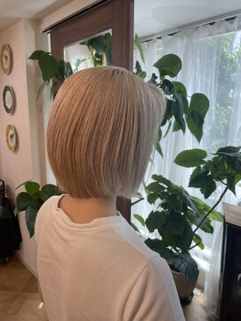 インビテーション(invitation) ハイトーンミルクティーカラー