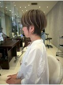 earthショートレイヤーボブミルクティー丸みショートボブ
