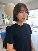 O&nbsp;抜け感切りっぱなし外ハネスタイル透明感カラーミディアムヘア