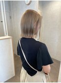 １ブリーチ　まろやかベージュ ハイトーン ぷつっとボブ 外ハネ