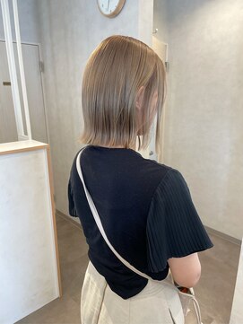 リタ(Lita.) １ブリーチ　まろやかベージュ ハイトーン ぷつっとボブ 外ハネ