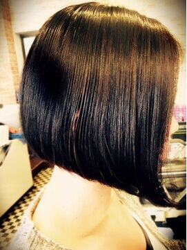 カプローネ(Caprone) ショート/前下がりボブ