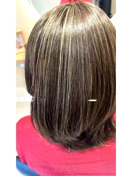 エム(eM) 白髪ぼかし透明感3Dカラー