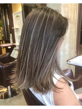 キー(key) グレージュ