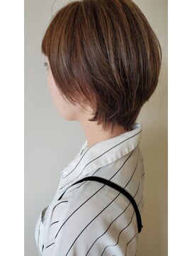 スタイル 成城学園前(STYLE) 耳かけボブスタイルで毛先パーマをかけ  フォギーベージュ