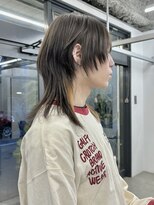 エルメ クラマエ(Elme)&nbsp;ウルフカット × イヤリングカラー