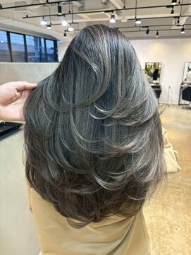 メリー オオサカ(Merly Osaka) 中明度バレイヤージュ××レイヤーカット