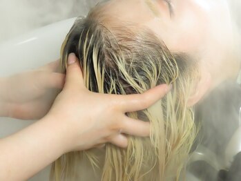 ビー(bee)の写真/【髪質改善ヘッドスパ】で美髪&リラックス&エイジングケア。頭浸浴などのオプション有り