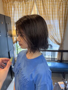 チャプター 問屋町(chapter) 顔まわりレイヤー切りっぱなし顎下ボブパーマ風スタイリング韓国