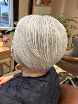 コーシェリ(Koselig) ショートボブ