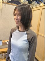 ウイ(ui) 顔まわりレイヤー×外ハネくびれミディ