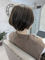 ガーデン バイ イル(GARDEN by illu Co.Ltd)&nbsp;やわらかさのあるオリーブブラウン×ショートボブ【谷町九丁目】