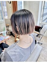 ヌフ(neuf)&nbsp;黒髪ボブ×ピンクインナーカラー｜切りっぱなしボブ