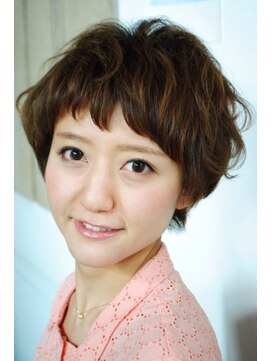アンテレ ショートバングがキュートなやわふわスタイル
