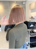 ピンクベージュ　×   切りっぱなしボブ