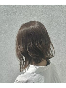 アリュール(Allure) 外ハネくびれヘア