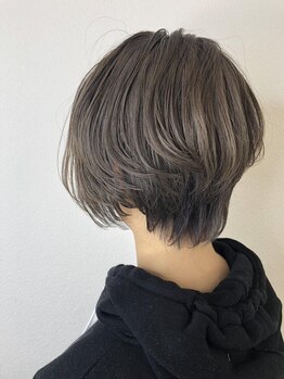 アヴニール バイ ケーコム(AVENIR by K-COM)の写真/白髪を隠すだけじゃない!白髪を活かしたデザインカラーで、大人の魅力を引き出す色味を実現◎