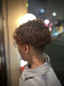 レオヘアワークス(LEO HAIR WORKS) レッドカラー　プードルパーマ　赤髪　新潟床屋　刈り上げ