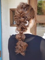 ニコ(25-niko-)&nbsp;ヘアアレンジ～編みおろし～　西田