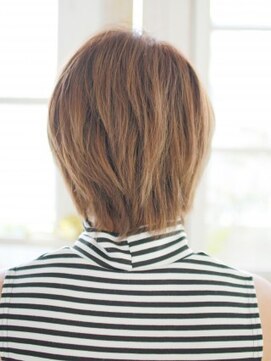 ナル 白山神社参道通り店(nalu) ナチュラルショートヘアー