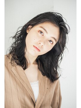 イーズ(e's) スパイラル　外ハネパーマ