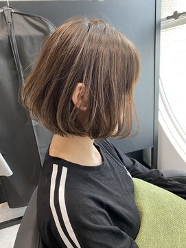 ジエクト 本店(The Ect) ミニボブ×ヘーゼルベージュ×白髪ぼかしハイライト×透明感