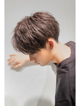 リップス レイ ギンザ(LIPPS Ray GINZA) 前下がりセンターパートツーブロック刈り上げ