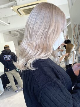 ターン ヘアー(TAAN HAIR) セミロング　　ホワイトミルクティー