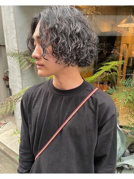 オムズ(OM's) センターパートくりくりパーマ（お客様スタイル）