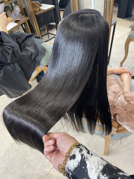 アンフィドットドゥルドゥ(AnFye.dueldo) 高難易度ジュエリーシステム縮毛矯正で艶髪に変身♪