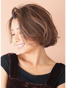 ビュートリアム 青山(BEAUTRIUM) 都会的なハイライトボブスタイル